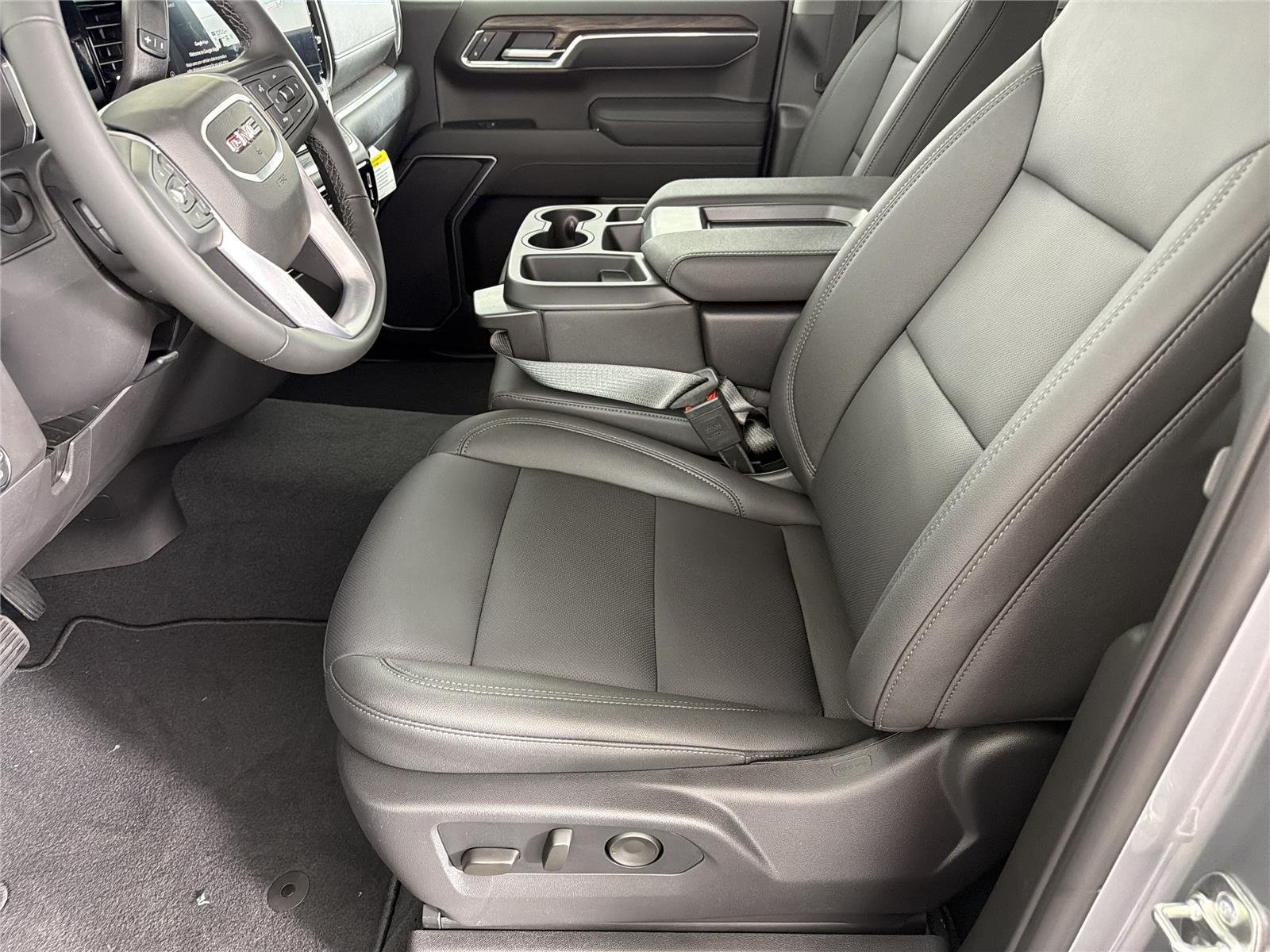 2026 GMC Sierra 1500 SLT - Photo 7