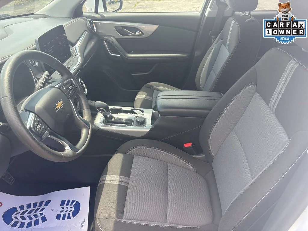Used 2025 White Chevrolet LT image 14