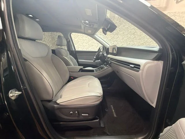 Used 2024 Black Hyundai SEL image 11