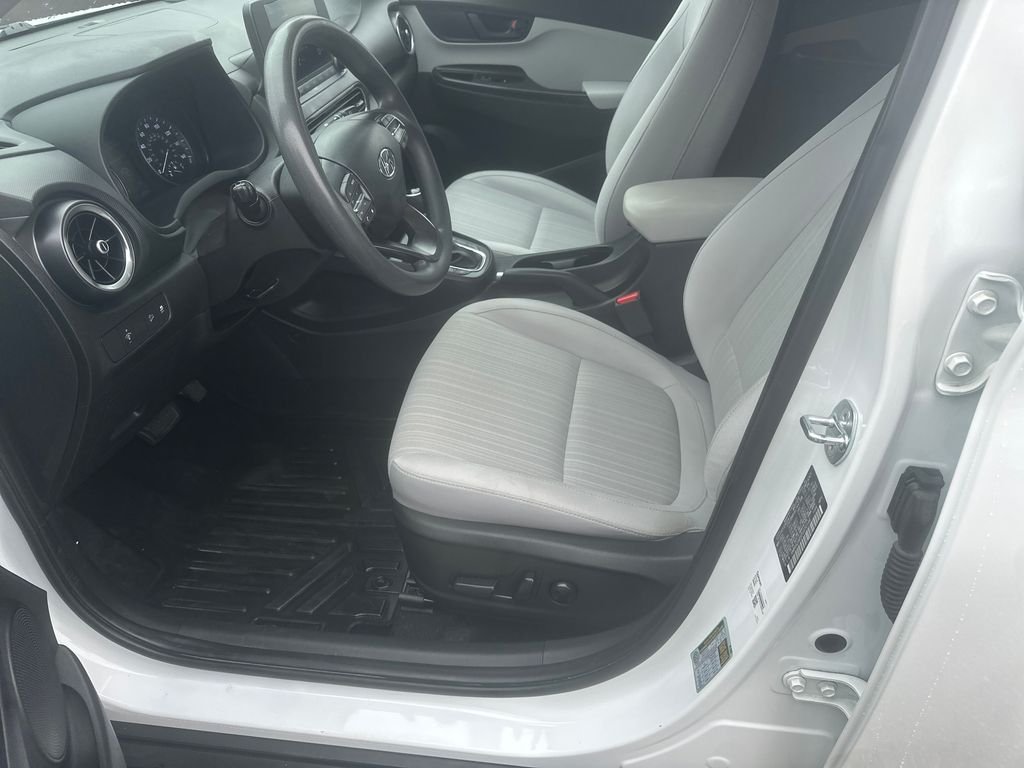 Used 2023 White Hyundai SEL image 10
