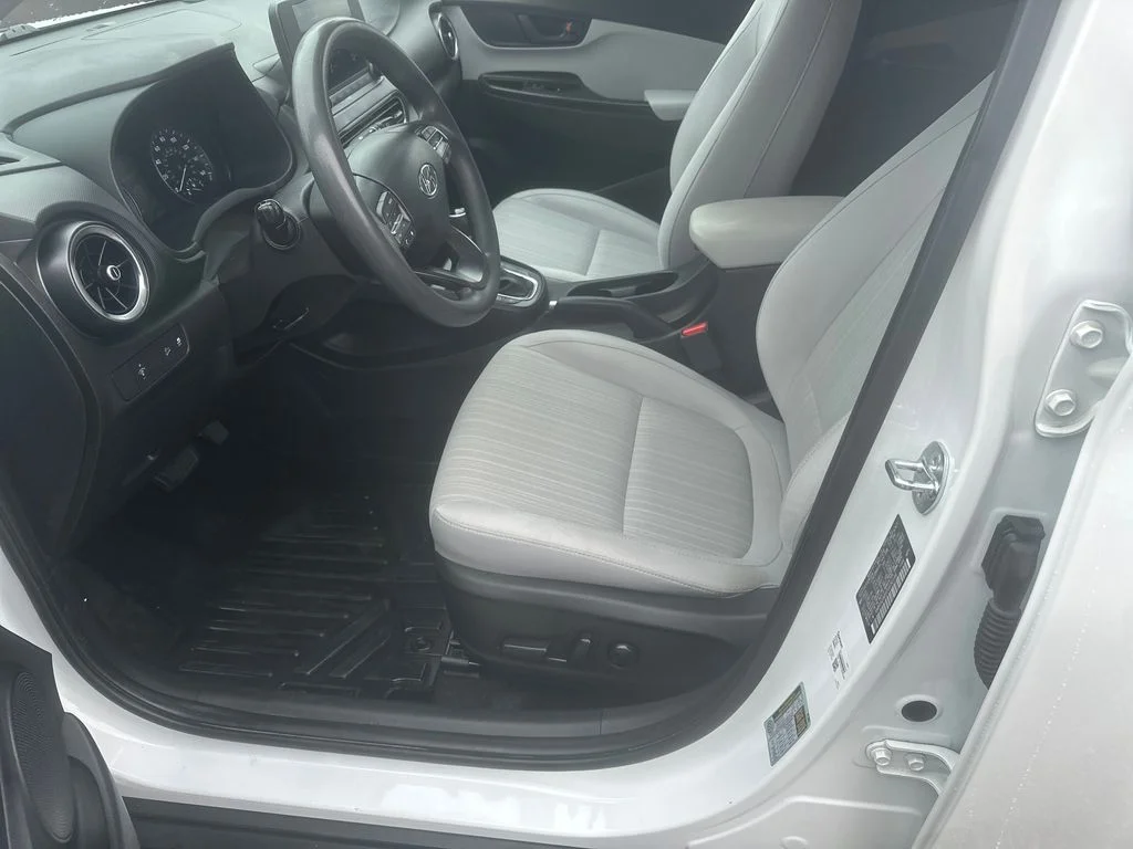 Used 2023 White Hyundai SEL image 10