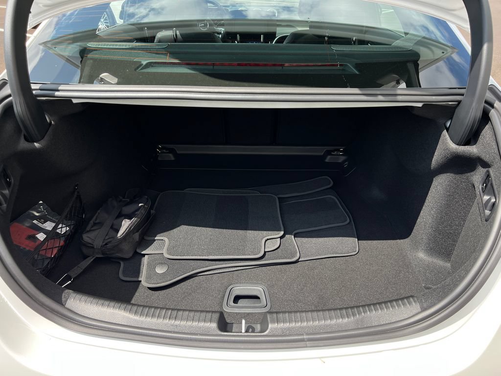 New 2026 MANUFAKTUR Moonlight White Metallic Mercedes-Benz AMG® C 43 4MATIC Sedan image 44