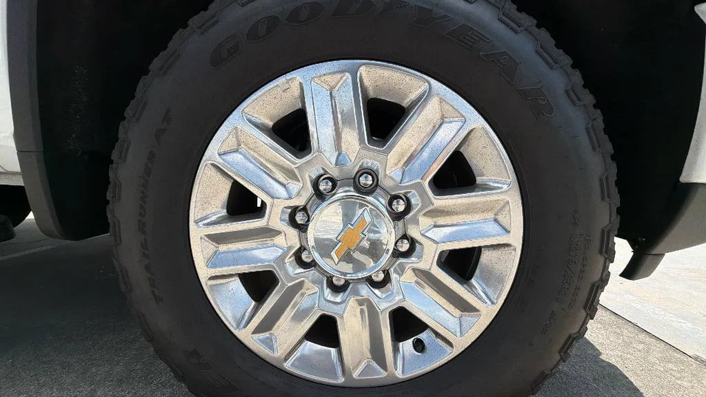 Used 2024 Summit White Chevrolet High Country image 39