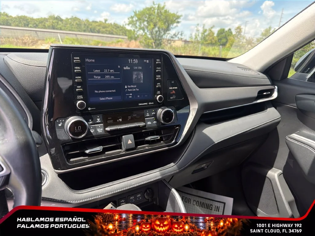 Used 2022 Silver Toyota XLE image 22