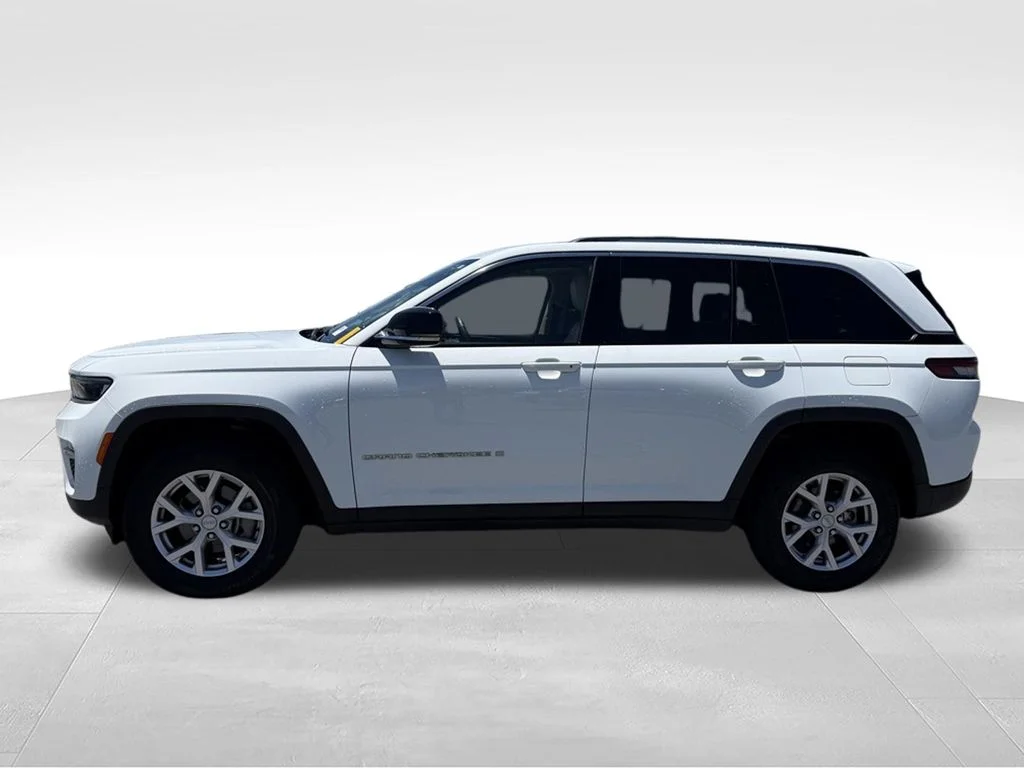 Used 2022 White Jeep Limited image 2