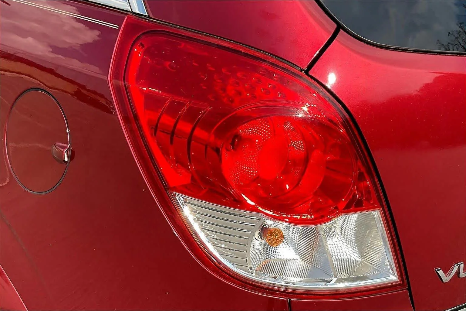 Used 2008 Ruby Red Saturn XR image 26