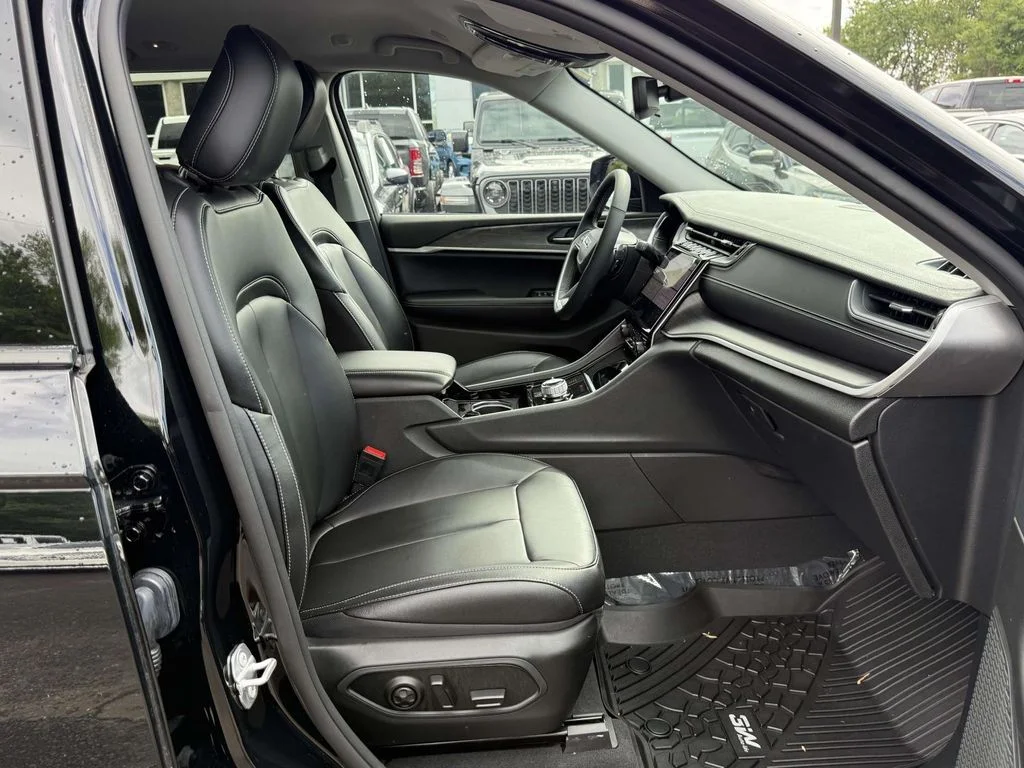Used 2023 Black Jeep Limited image 15