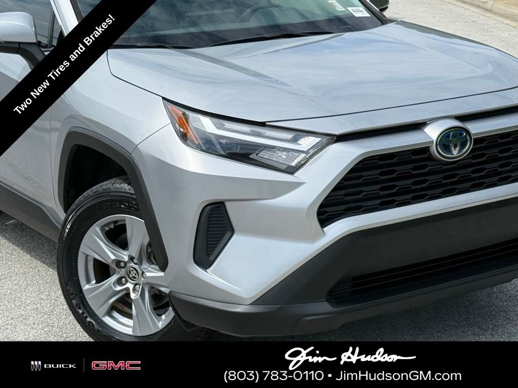 Used 2022 Silver Toyota XLE image 4