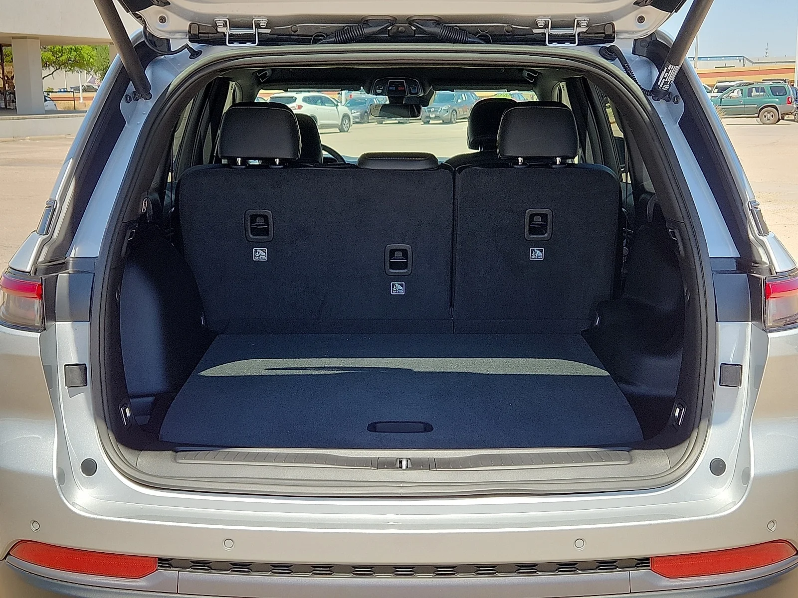 New 2026 Silver Zynith Jeep LAREDO ALTITUDE 4X4 image 9