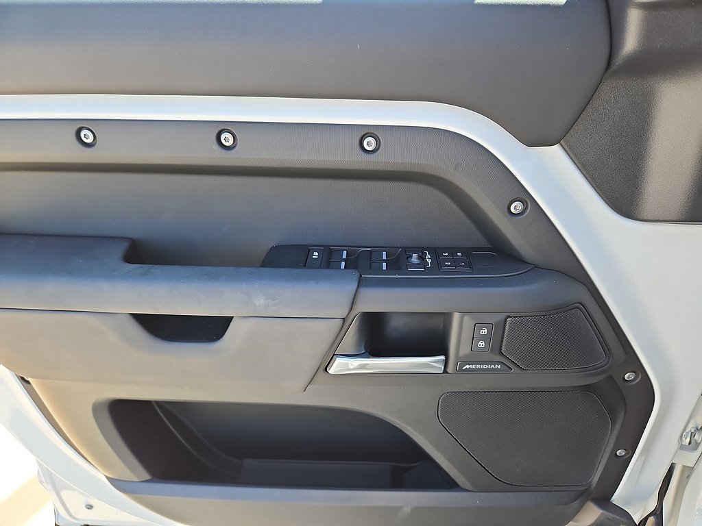 Used 2025  Land Rover 110 P300 S image 13