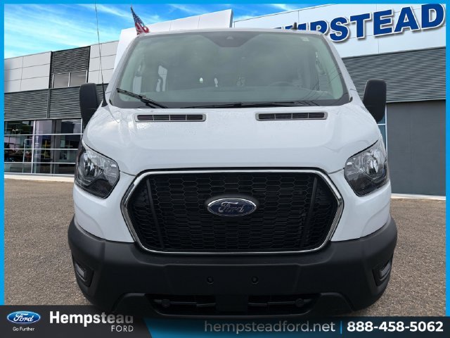 Certified Used 2025 Oxford White Ford Base image 2