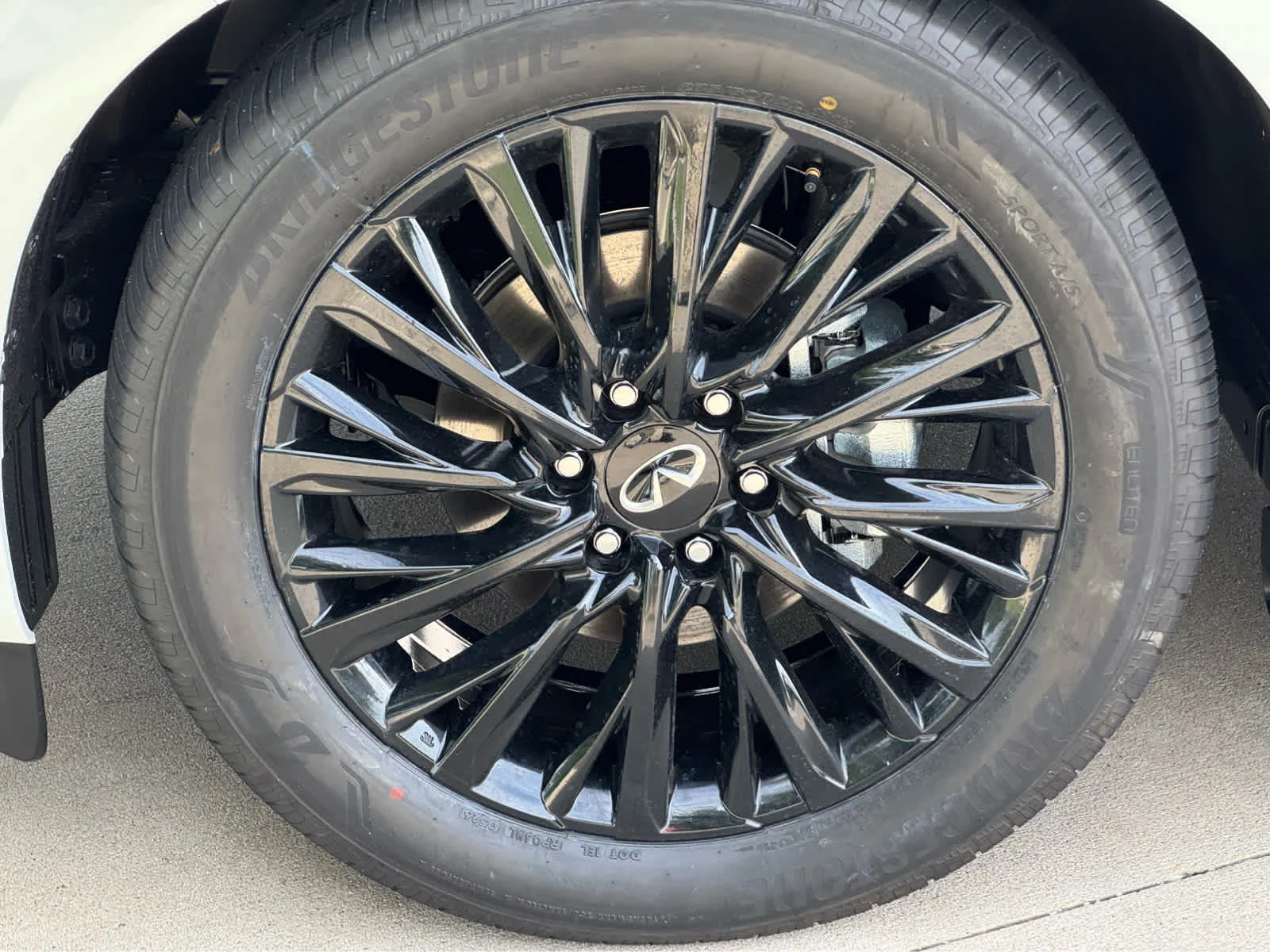 New 2026 2T RADIANT WHIT INFINITI Autograph 4WD image 5