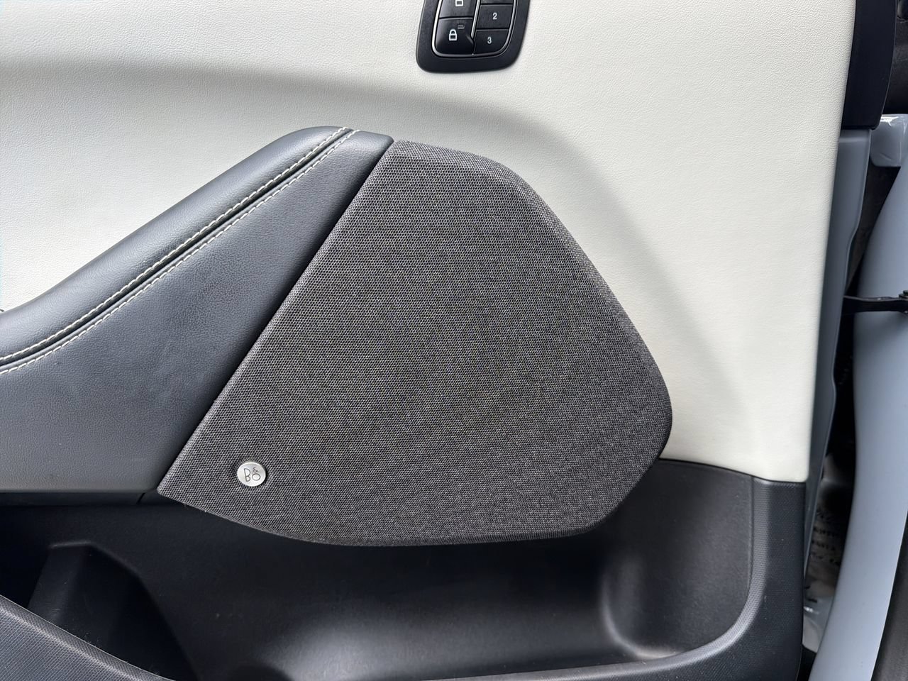 Used 2024 Glacier Gray Metallic TriCoat Ford Premium image 17