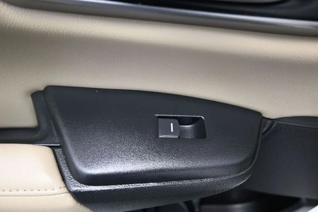 Used 2019 White Honda EX-L image 10