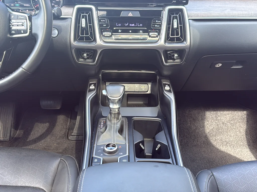 Used 2023 White Kia X-Line EX image 33