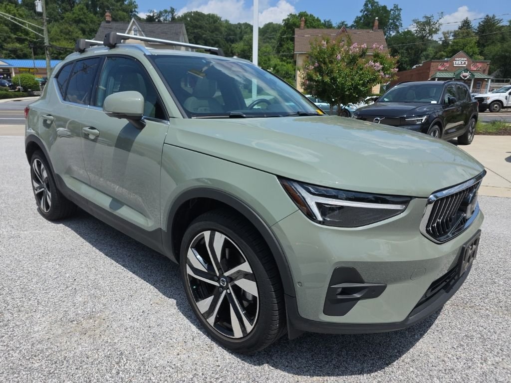2023 Volvo XC40 B5 Ultimate Bright AWD's photo