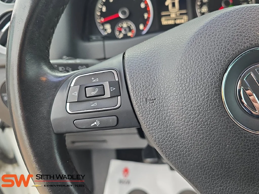 Used 2016 White Volkswagen SE image 16