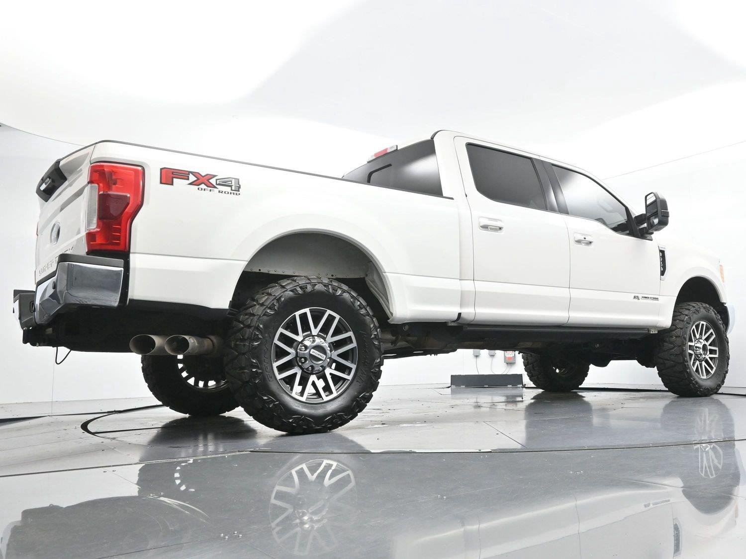 Used 2017 White Platinum Metallic Tri-Coat Ford Lariat image 55