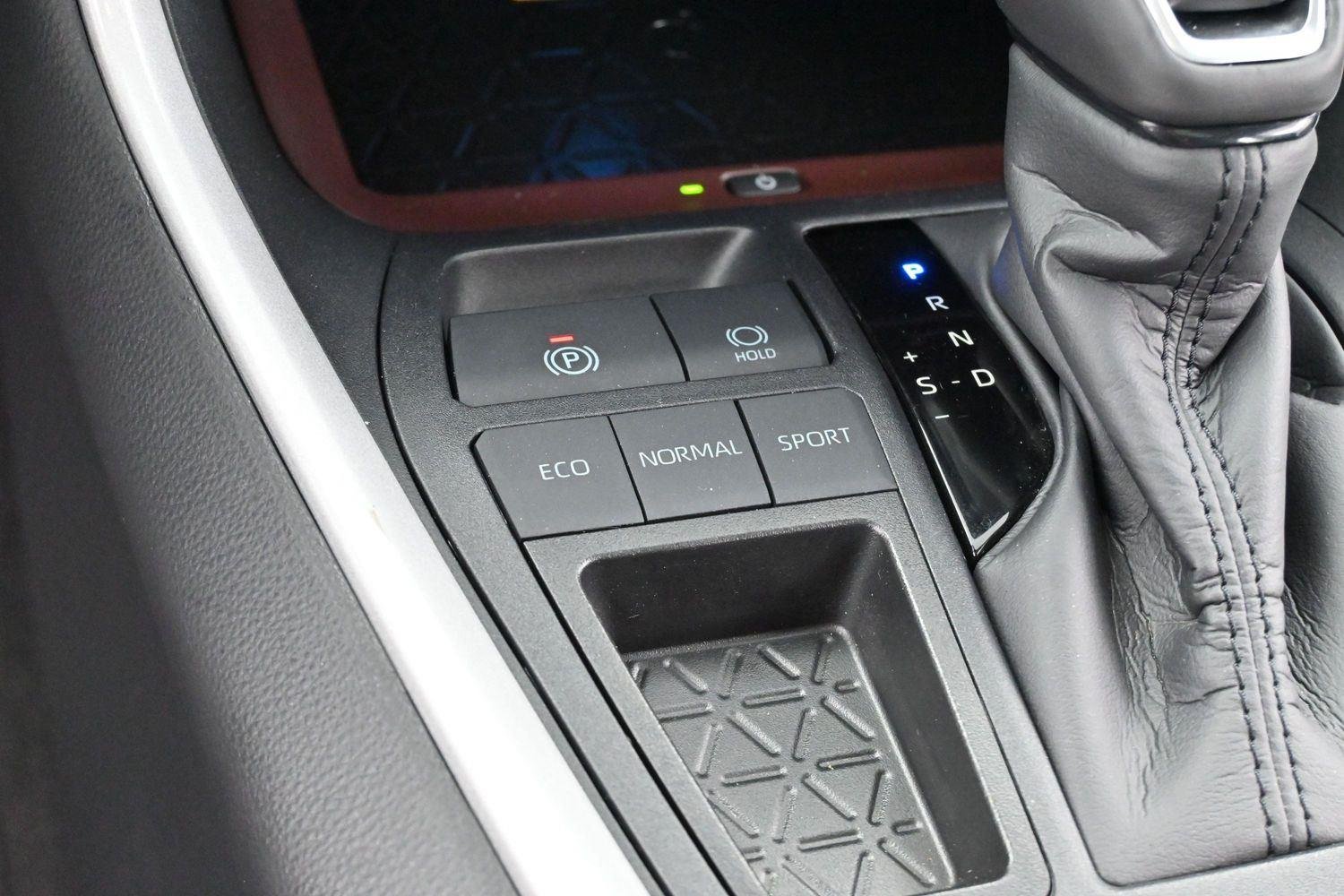 Used 2025 Wind Chill Pearl Toyota Limited image 22