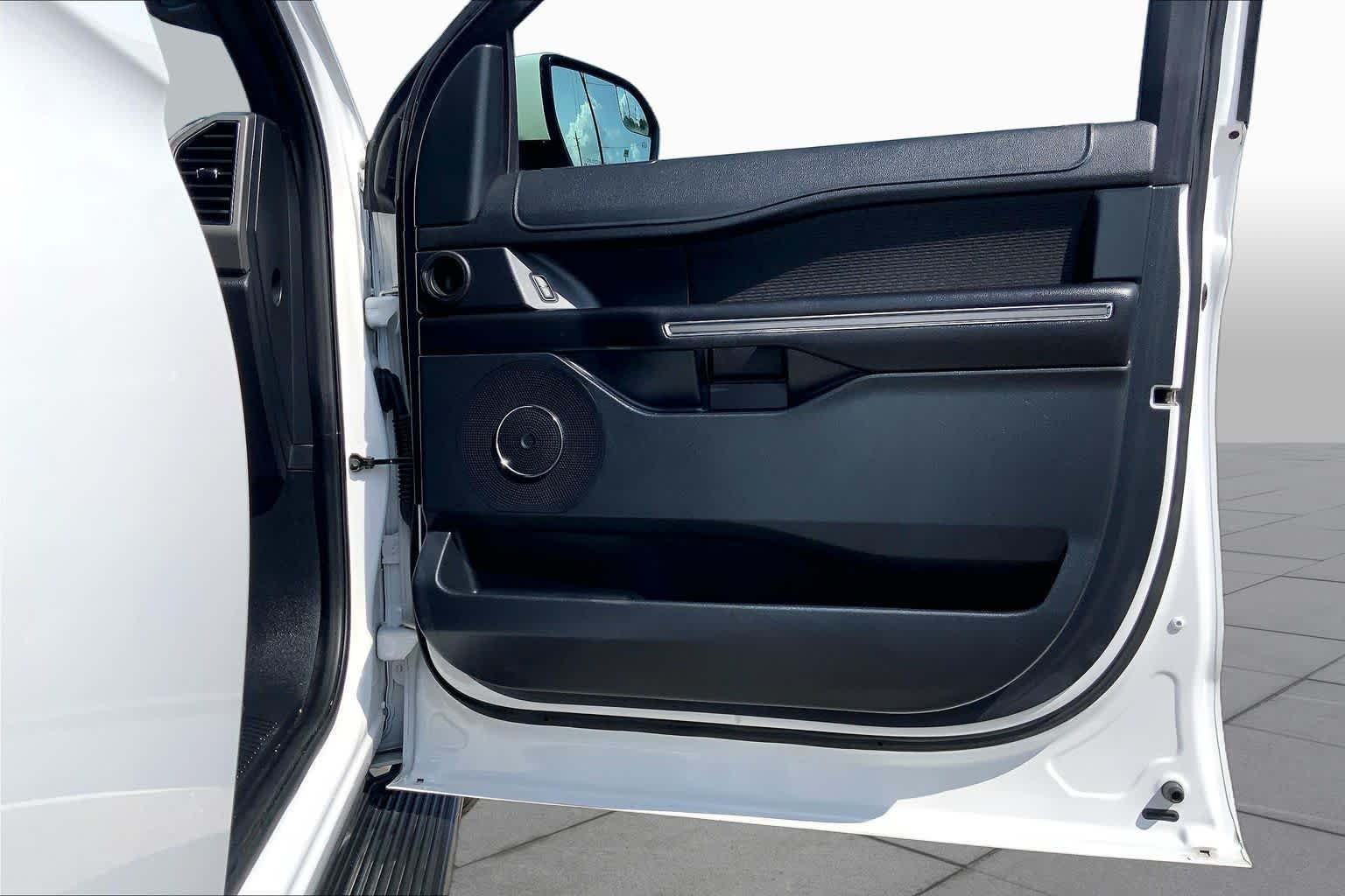 Used 2019 Oxford White Ford XLT image 21
