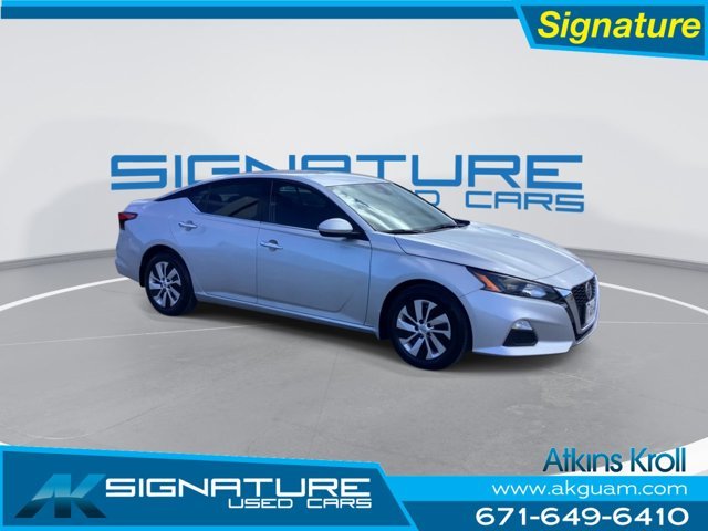 Used 2022 Brilliant Silver Metallic Nissan 2.5 S image 3