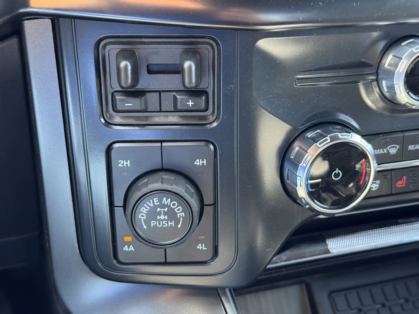New 2025 Agate Black Metallic Ford Tremor® image 20