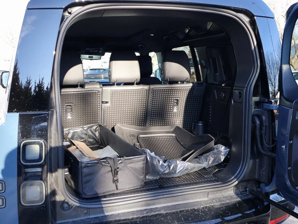 New 2026 Tasman Blue Metallic Land Rover X-Dynamic SE image 15