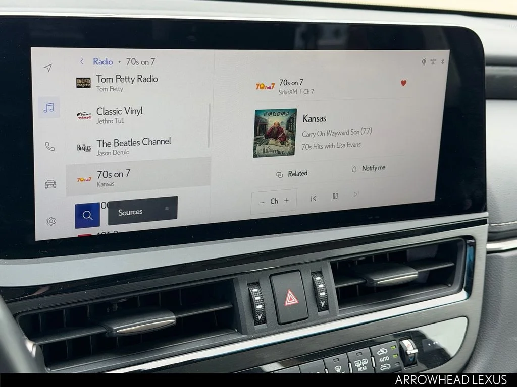 Used 2025 Silver Lexus 300h image 27