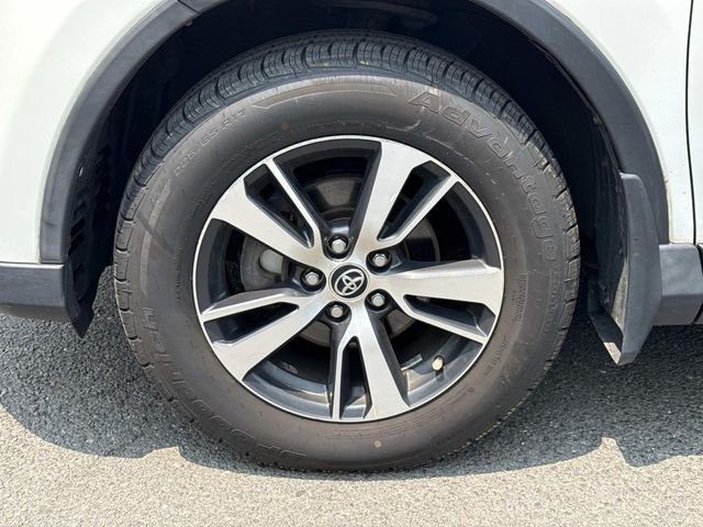 Used 2016 White Toyota XLE image 13