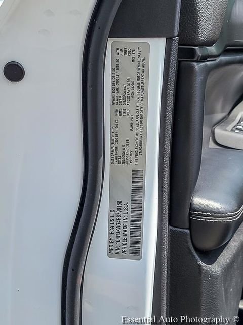 Used 2023 White/off-white Jeep Altitude image 17