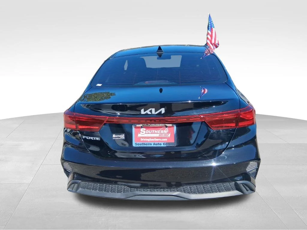 Used 2023 Black Kia LXS image 5
