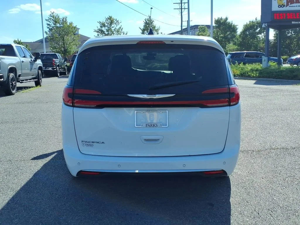 Used 2023 White Chrysler Touring L image 28
