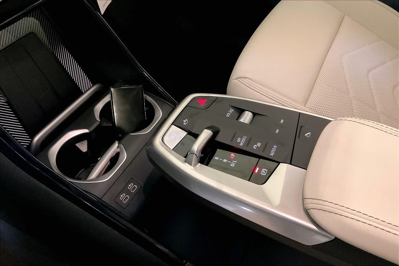 New 2026 Mineral White Metallic BMW xDrive28i image 7