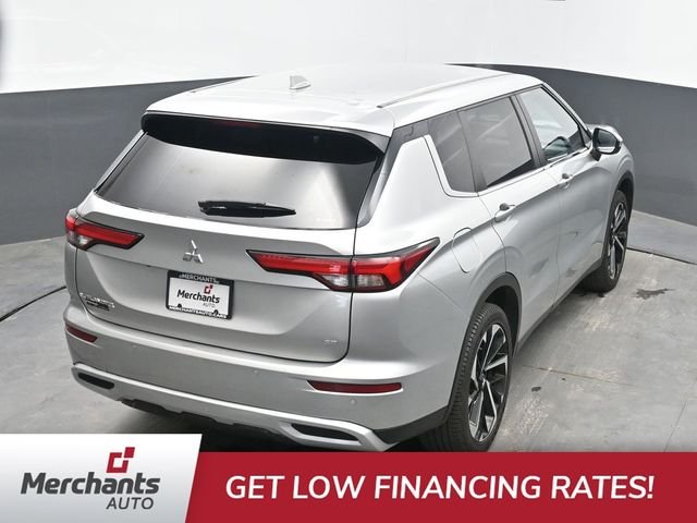 Used 2024 Silver Mitsubishi SE image 30