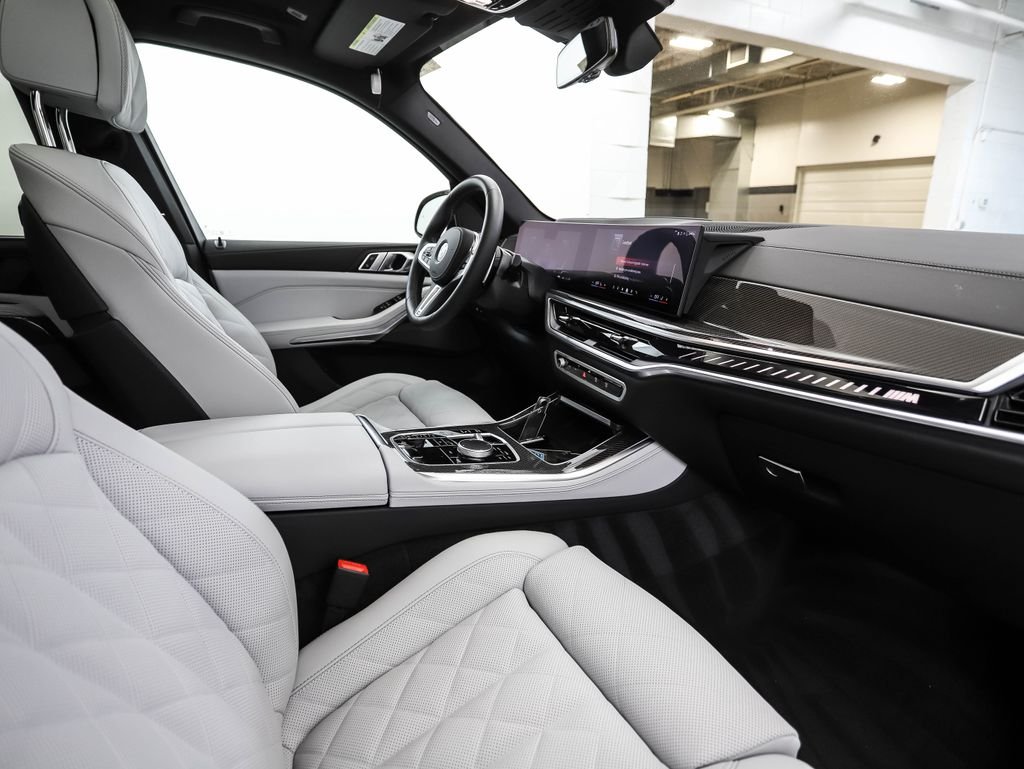 Used 2026 Blue Metallic BMW M60i image 29