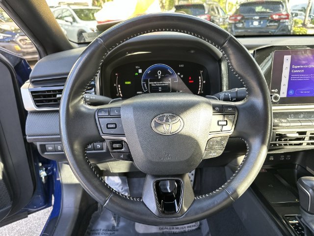 2025 Toyota Camry SE - Photo 14