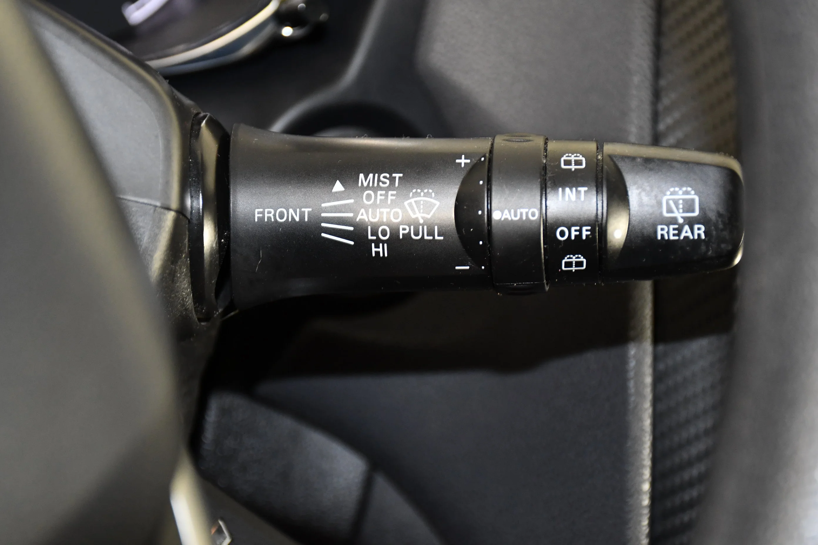 Used 2022 White Diamond Mitsubishi ES image 24