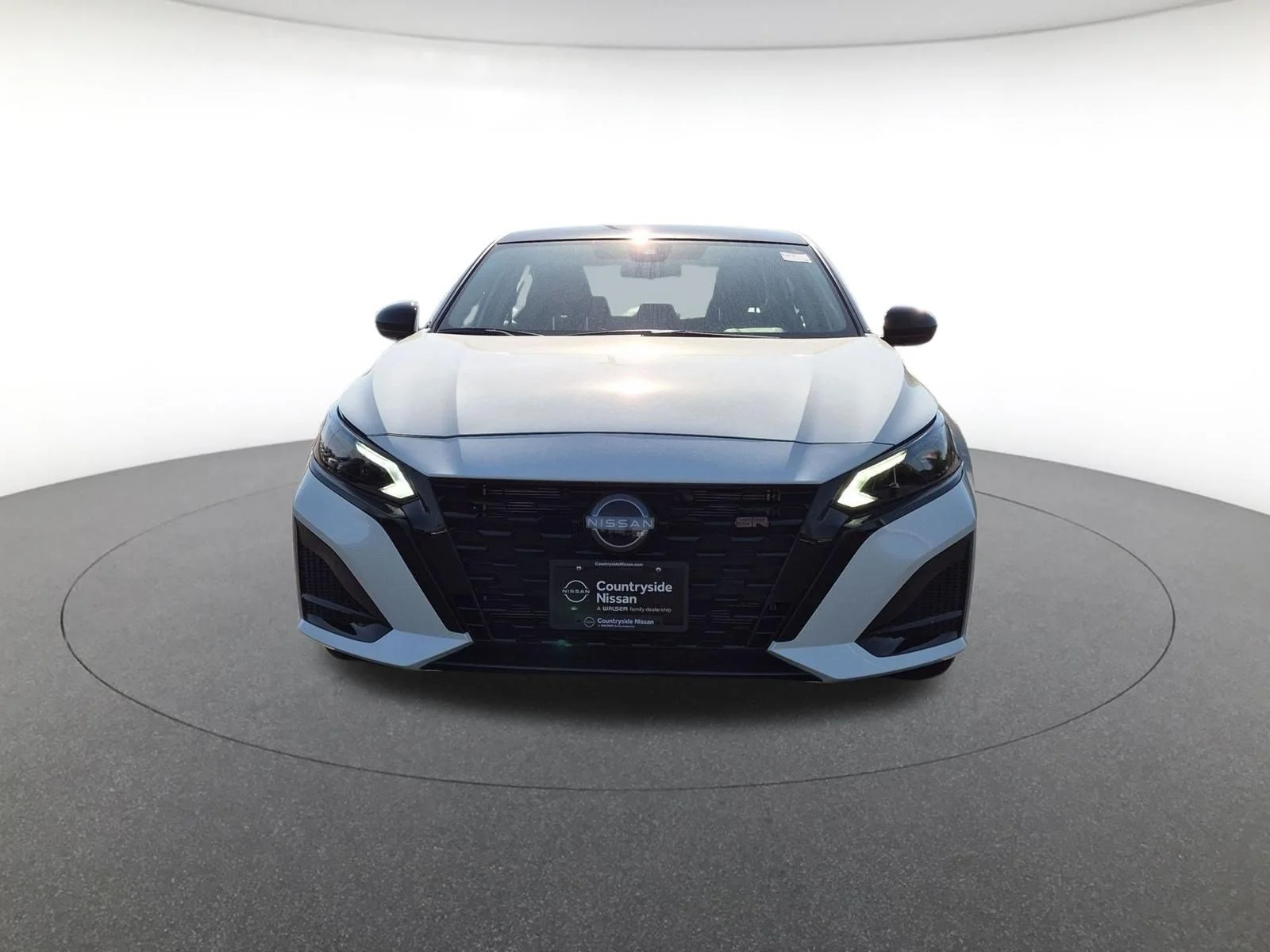 New 2026 Pearl White TriCoat / Super Black Two-tone Nissan SR image 2