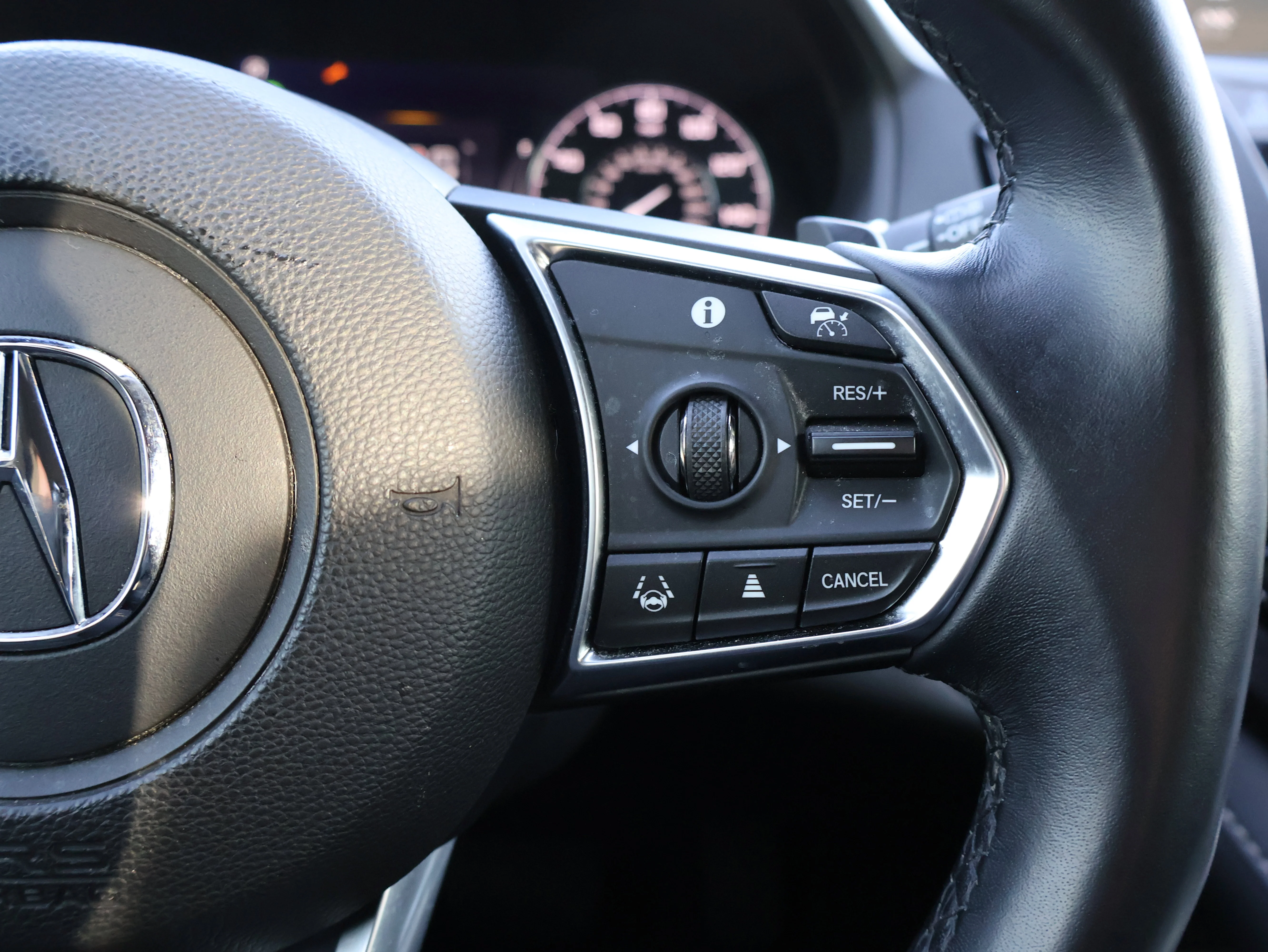 Used 2024 Liquid Carbon Metallic Acura w/Technology Package image 33