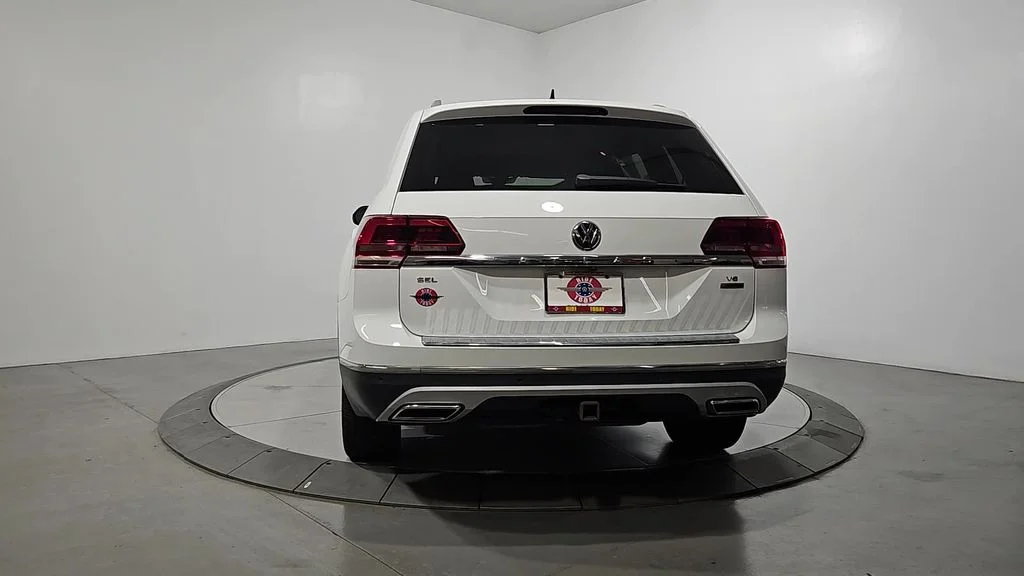 Used 2019 White Volkswagen SEL image 4