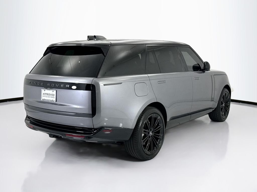 Certified Used 2025 Eiger Gray Metallic Land Rover SE image 5