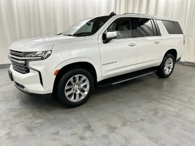 Used 2021 IRIDESCENT PEARL TRICOAT Chevrolet Premier image 2