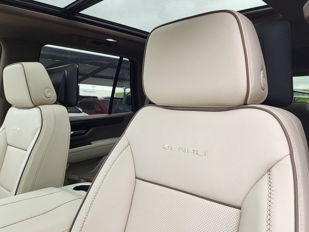 2026 GMC Yukon Denali - Photo 17