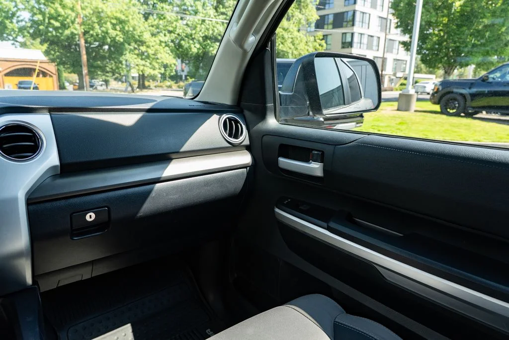 Used 2017 Silver Toyota SR5 image 11