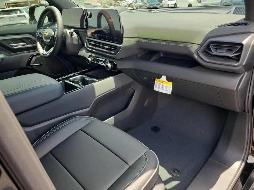 New 2026 Black Chevrolet LT - Standard Range image 27