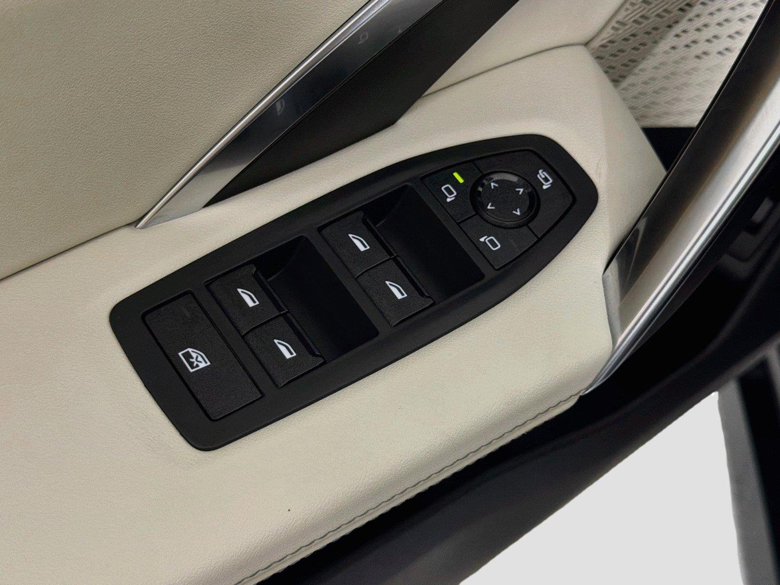 New 2027 Mineral White Metallic BMW xDrive28i image 17