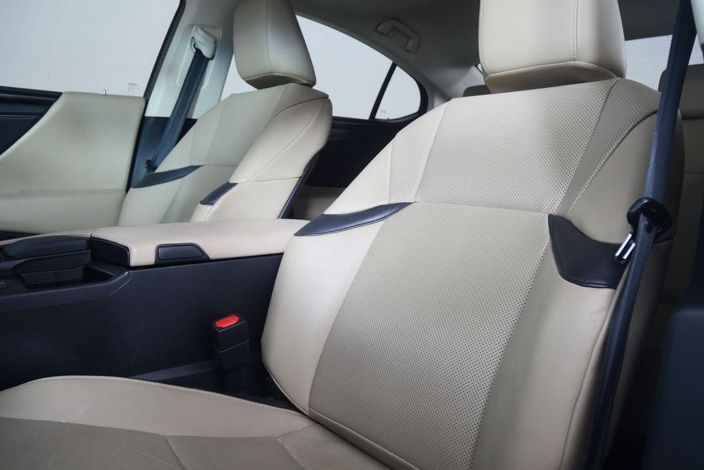 Used 2019 White Pearl Lexus 350 image 10