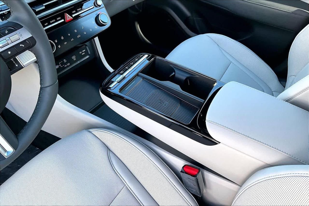 New 2026 Phantom Black Hyundai Limited image 7
