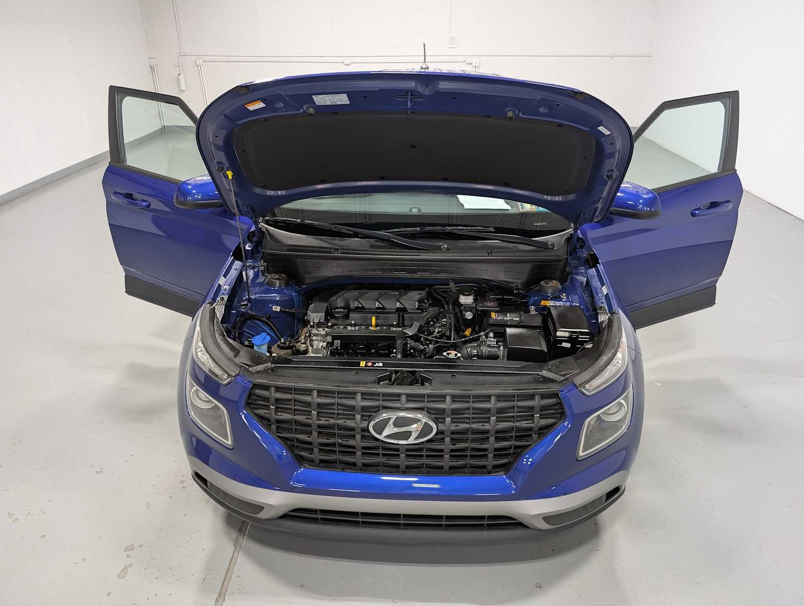 Used 2023 Intense Blue Hyundai SE image 13