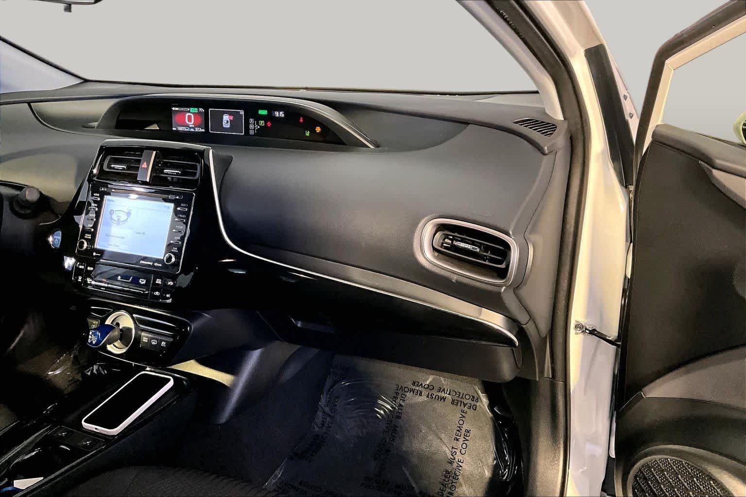 Used 2022 Wind Chill Pearl Toyota LE image 18